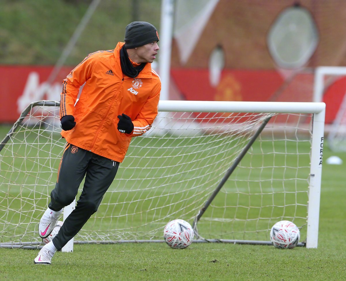 包含转会期尤文图斯备战足总杯；造点机会细节曝光；管理层满意；纪律约束更严格的词条-竞技宝体育