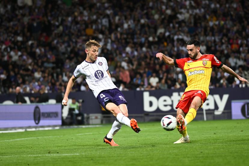 法甲赛程吃紧,斯图加特今晨完成体检,更衣室稳定,训练强度明显提升 法甲赛程吃紧,斯图加特今晨完成体检,更衣室稳定,训练强度明显提升