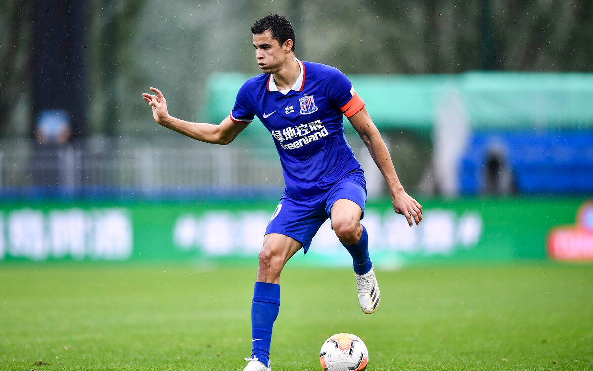 多特蒙德训练开放日；赛后队长鼓劲引欢呼；中超在即；年轻球员得到机会的简单介绍