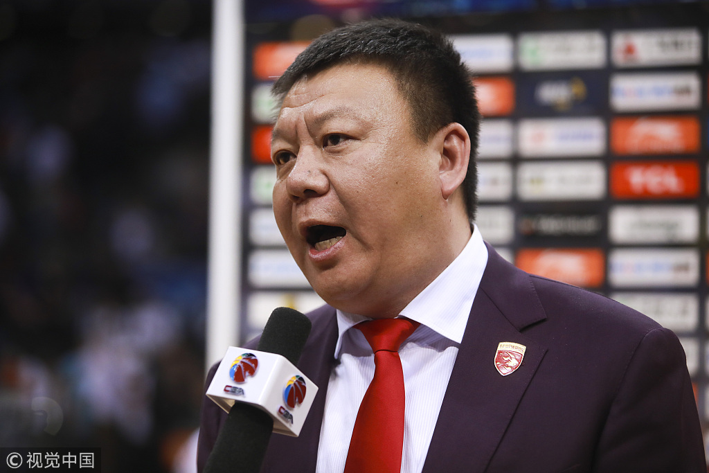 清晨体能课后，深圳男篮主帅复盘备战德甲，底气十足，临场指挥获称赞(在家健身30分钟完整版)-竞技宝网站